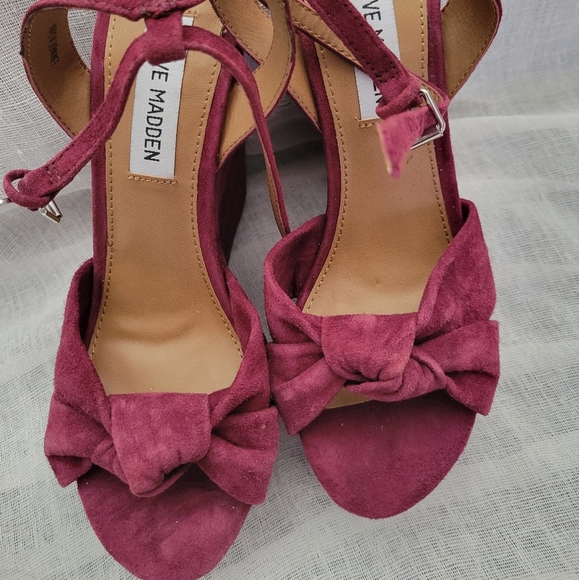 NEW Steve Madden Burgundy Wedges - Picture 2 of 4